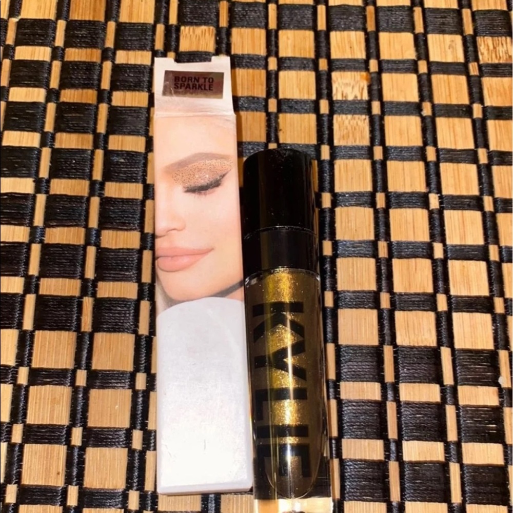 Kylie cosmetics- Born to sparkle